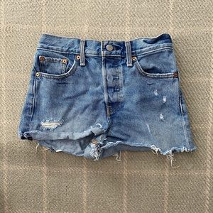 Levi’s Denim Cut-off Shorts 26